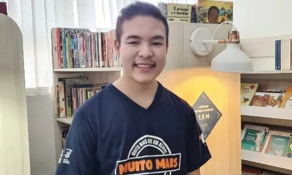 Fabrício Uchida do Colégio Teófilo Rezende para o mundo!