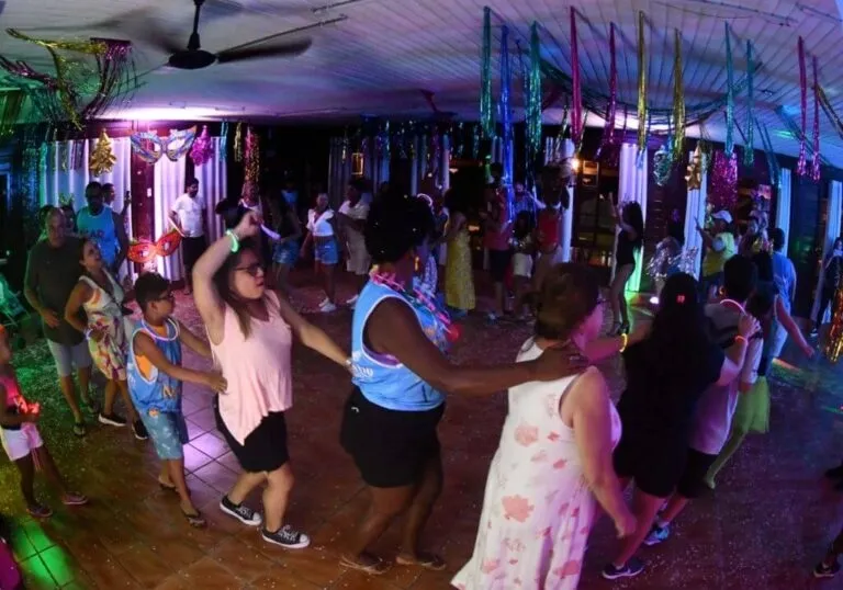 Baile de Carnaval do Hotel Vale do Sonho Encerra Carnavale com Chave de Ouro