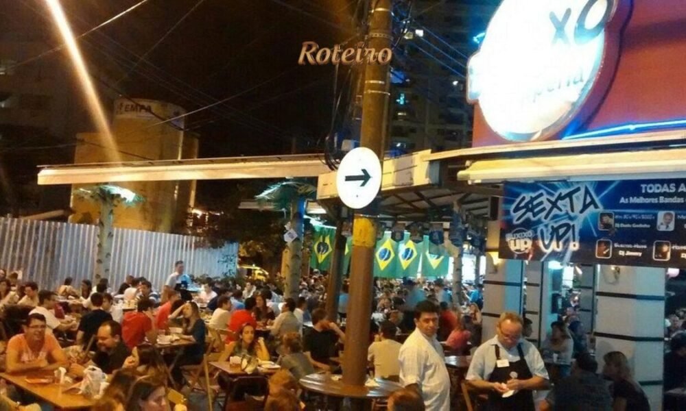 Buxixo Gastrobar SJC — ambiente externo na Avenida Anchieta com vista para o pôr do sol em São José dos Campos