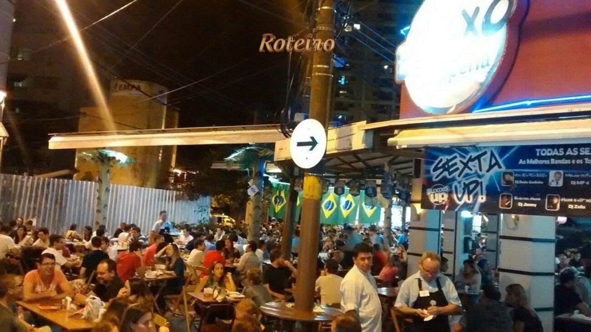 Buxixo Gastrobar SJC — ambiente externo na Avenida Anchieta com vista para o pôr do sol em São José dos Campos