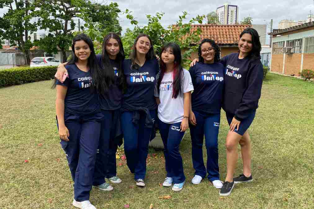 Maria Luiza Alvez, Rebeca Castilho, Giovanna Marcondes, 
Kayla Takano, Maria Eduarda Hechert, Ana Gabriele de Oliveira 