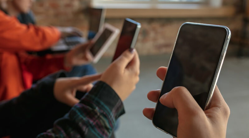 O que a lei diz sobre celular em sala de aula?