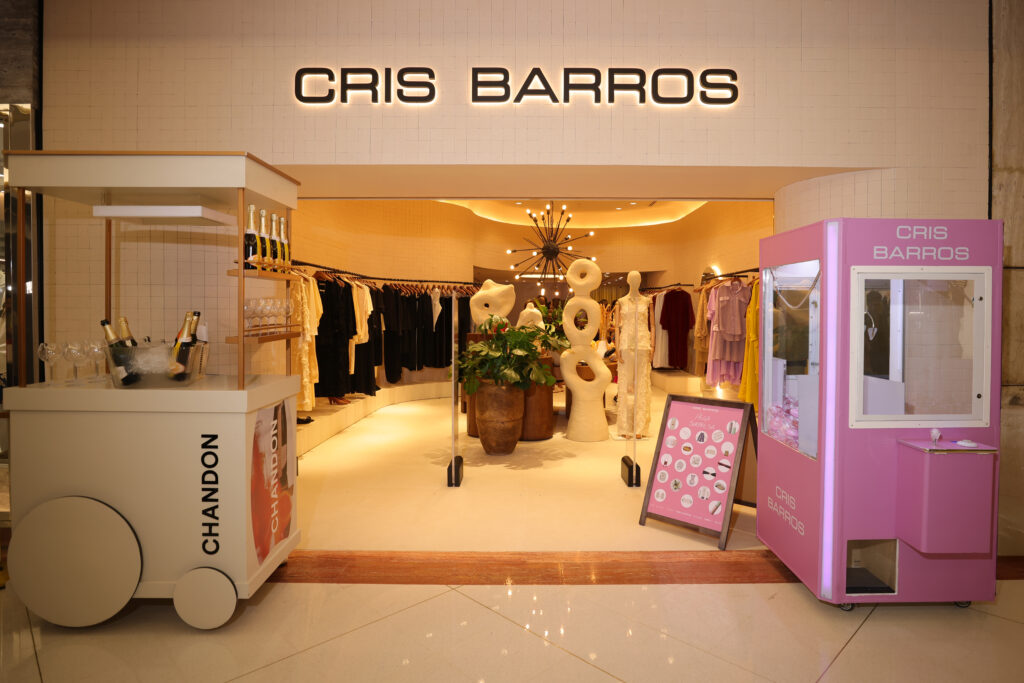 CRIS BARROS reinaugura loja no shopping Iguatemi SP com design inovador e sustentável