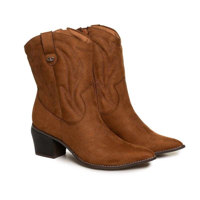 Inverno 2025: tons terrosos, botas western e estilo boho-chic dominam a estação