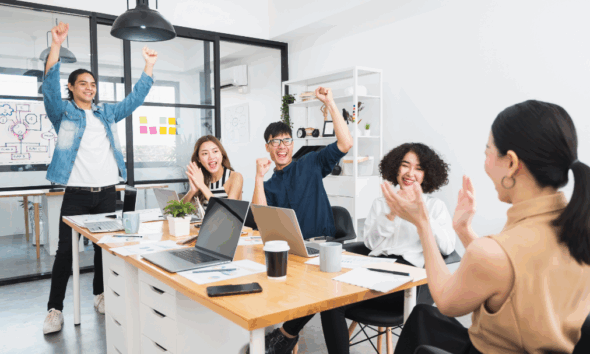 Equipe comemora resultados e saúde mental no trabalho em empresa de São José dos Campos (SJC) — foto ilustrativa