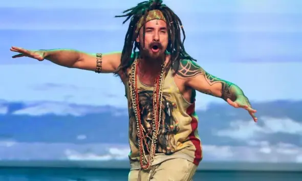 Marco Luque em novo show “É Disso Que Eu Tô Falando”