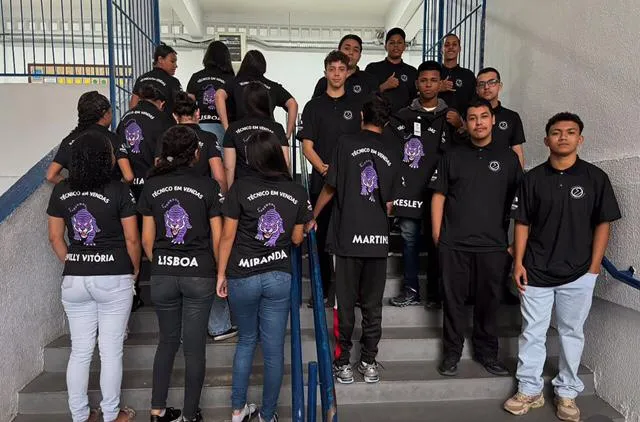 ASSECRE Patrocina Uniformes a alunos do curso técnico