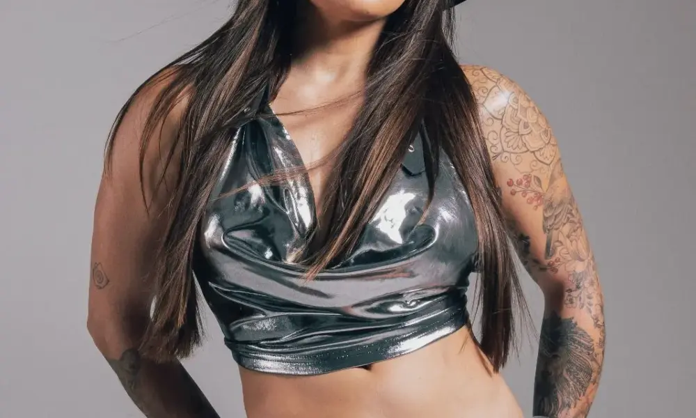 Lauana Prado agita o Vale Rodeio Show com hits e emoção