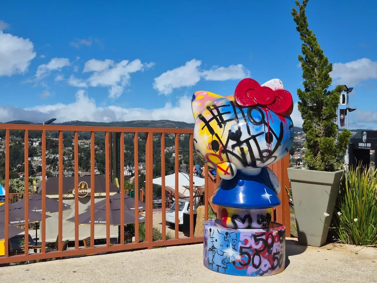 Hello Kitty Parade celebra 50 anos com mostra artística no Parque Capivari