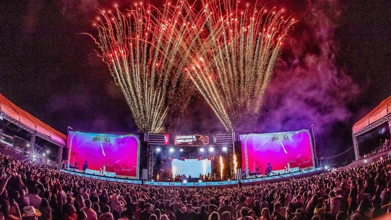 Vale Rodeio Show impressiona com público e shows nacionais