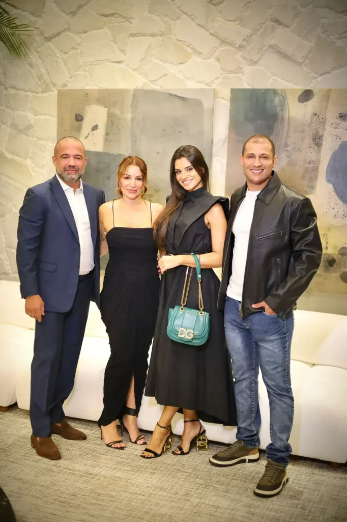 Com a arquiteta Caroline Sautchuk, responsável pelo projeto da loja, e seu esposo Jeff Sautchuk.