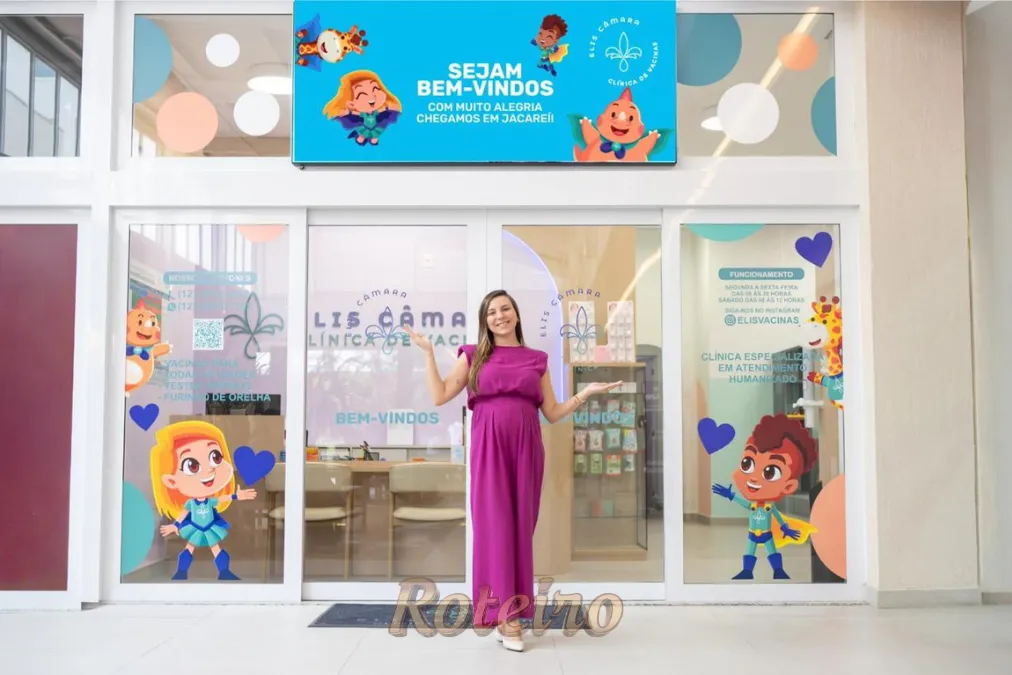 Elis Câmara em frente a nova unidade da Elis Vacinas em Jacareí