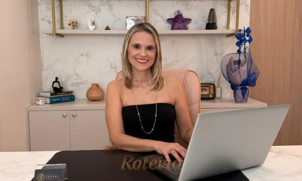 dra Adriana Oliveira do Instituto Lùvany em seu consultorio