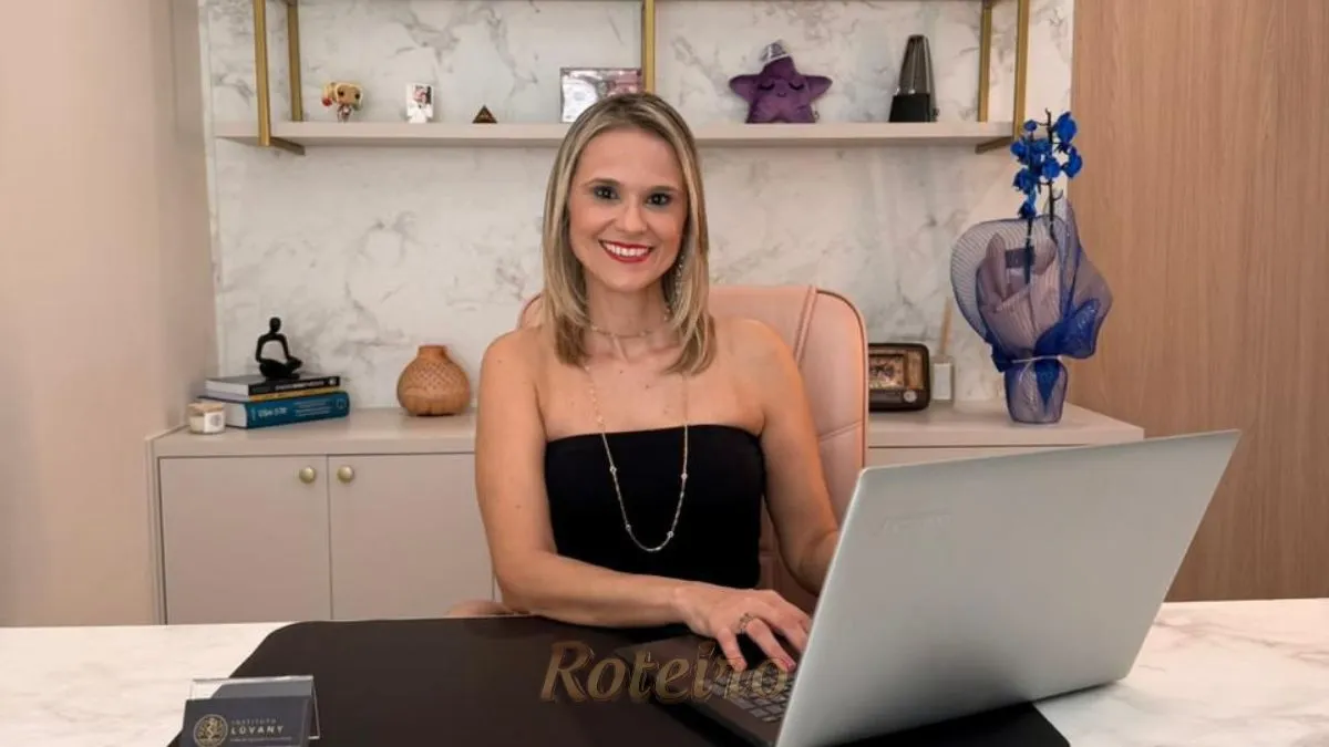 dra Adriana Oliveira do Instituto Lùvany em seu consultorio