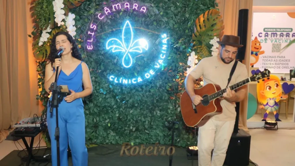 cantora Vanessa Macedo na inauguração da Elis Vacinas  Jacareí