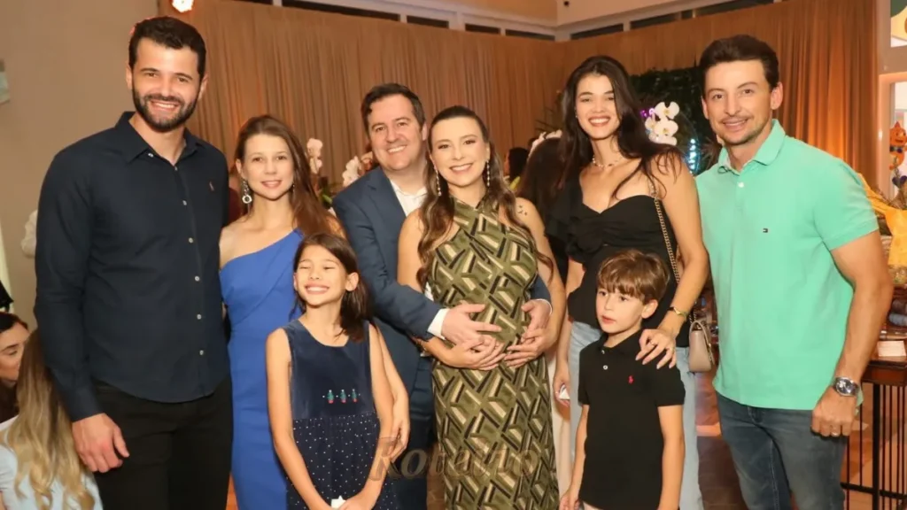 Elis e seus convidados na inauguração da Elis Vacinas  Jacareí