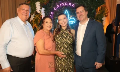 Elis, marido e pais na inauguração da unidades Elis vacina em Jacareí