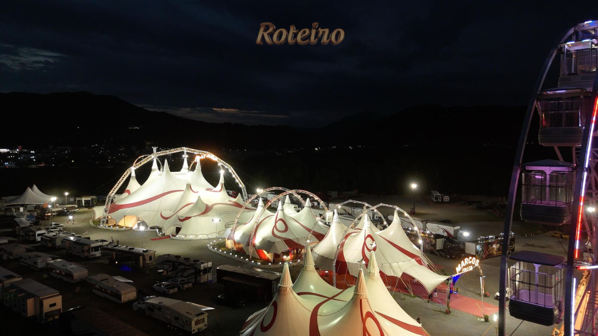 Vista noturna da megaestrutura iluminada do Mirage Circus montada em São José dos Campos, destacando a lona climatizada e as luzes cênicas em frente ao Aquarius Open Mall.