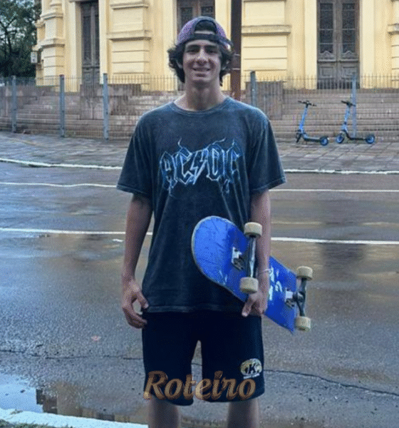 O skatista Rafael Tomé, de São José dos Campos, realiza manobra de treinamento na pista da Orla do Guaíba, em Porto Alegre, preparando-se para a etapa do STU National.