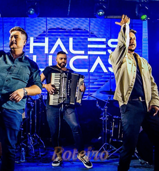 Dupla sertaneja Thales e Lucas em show no palco, com iluminação cênica. Imagem de destaque para a matéria sobre a gravação do DVD Degrau em São José dos Campos (SJC).