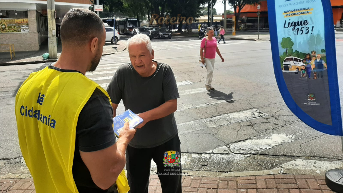 As equipes explicam aos munícipes as rondas 24 horas e o acolhimento humanizado - Foto: PMSJC