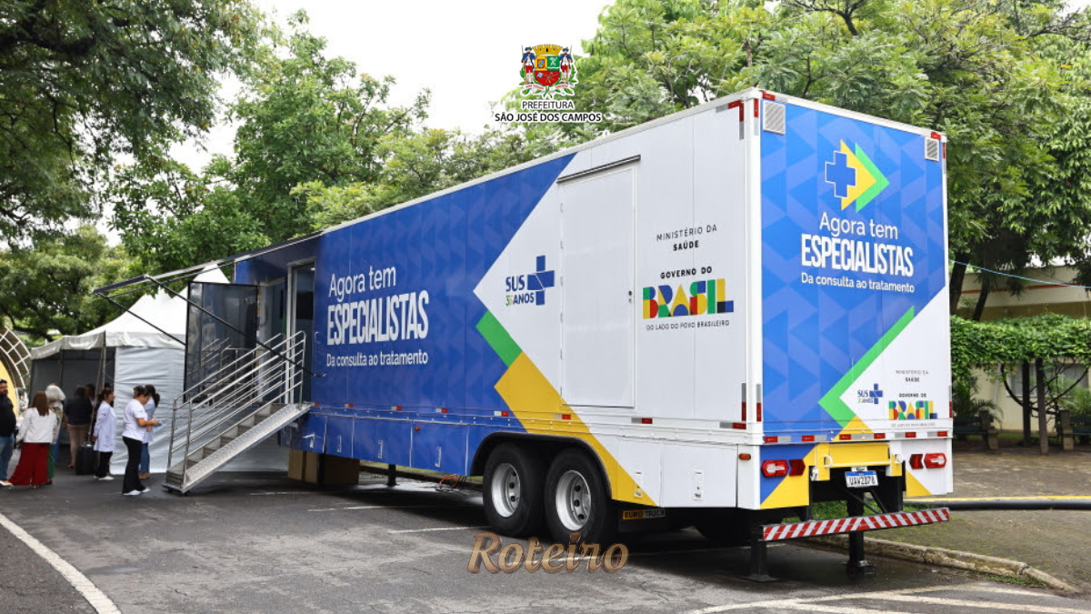 Carreta da Tomografia no Centro da Juventude em São José dos Campos.
