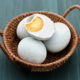 Ovo de pata: sabor intenso e gema vibrante
