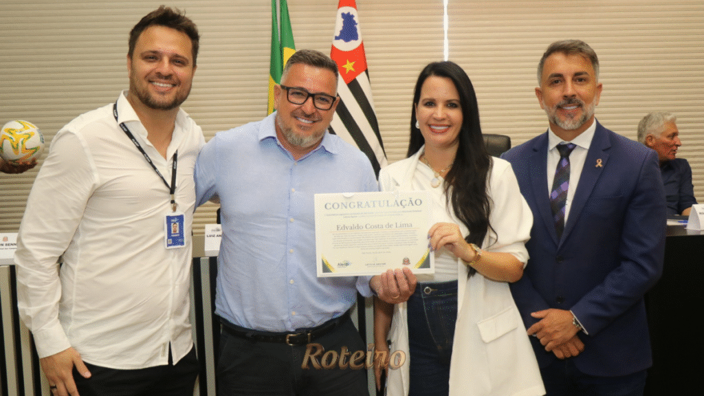 EDVALDO COSTA de Lima recebeu das maos da Deputada Leticia Aguiar ,homenagens de servicos prestado ao estado de SP em sua categoria