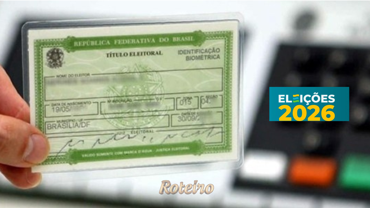 Mão segurando o titulo de eleitor, fundo uma urna eletronica e do lado direito a logo de Eleições 2026