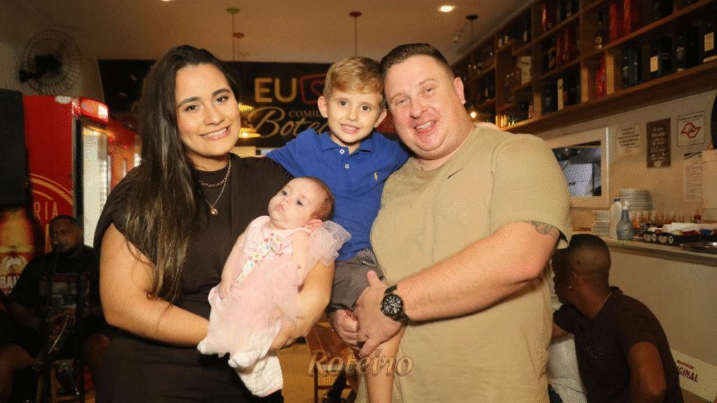 Fabiano Barbosa, esposa e filhos.