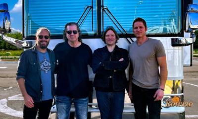 Revisiting Creedence, integrantes da banda em frente ao onibus