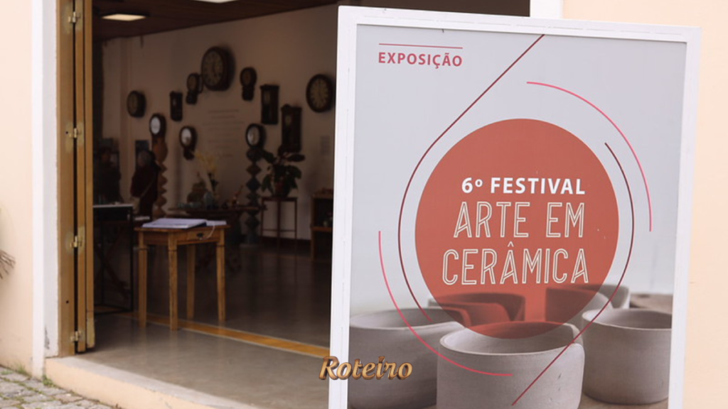 Placa de entrada do 6º Festival Arte em Cerâmica no Espaço de Exposições da Vila de Luís Carlos em Guararema SP — foto Warley Kenji Comunicação PMG
