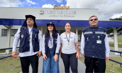 Agentes de saúde da Prefeitura de São José dos Campos SJC em frente à UBS Resolve Jardim da Granja