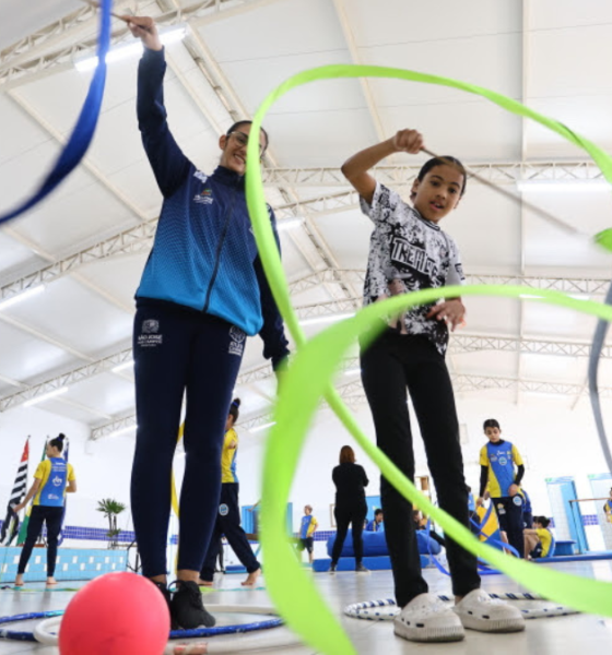 Crianças participam de atividade esportiva do Atleta Cidadão na Comunidade em São José dos Campos SJC