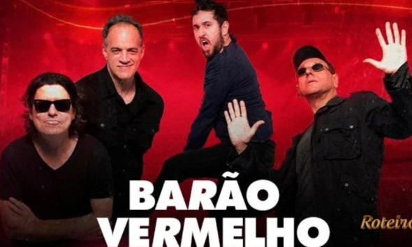 Quatro integrantes do Barão Vermelho posam para foto promocional com fundo vermelho intenso. Os músicos vestem roupas escuras e aparecem em poses expressivas. Na parte inferior da imagem, o nome da banda em letras brancas grandes: "Barão Vermelho". No canto inferior direito, a marca d'água do Portal RoteiroSJC.