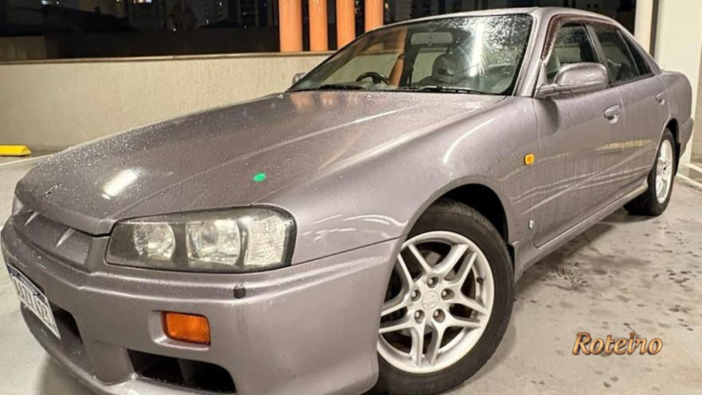 Nissan Skyline R34GT prata, modelo do filme Velozes e Furiosos, no encontro de carros antigos SJC no Shopping Jardim Oriente