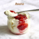 Iogurte búlgaro caseiro cremoso em pote de vidro com frutas — receita simples do Portal RoteiroSJC