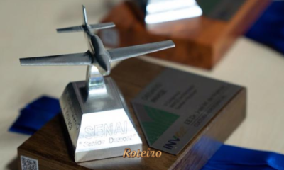 Troféu do 6° Congresso INVOZ de Educação em formato de avião, em SJC