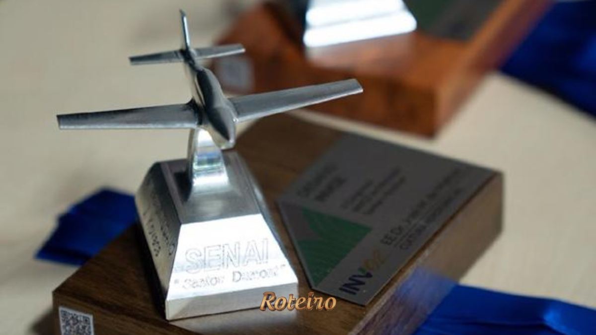Troféu do 6° Congresso INVOZ de Educação em formato de avião, em SJC
