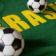 Bolas de futebol sobre camisa verde com escrita Brasil para a Copa do Mundo 2026 em SJC — foto Roteiro SJC