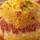 Cuscuz caipira com carne seca servido com pimenta biquinho, receita tradicional do Vale do Paraíba, SJC