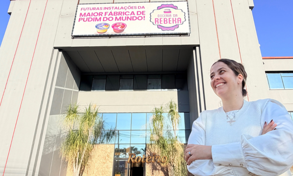 Rebeca Soares em frente à futura sede da Doces da Rebeka em São José dos Campos SJC