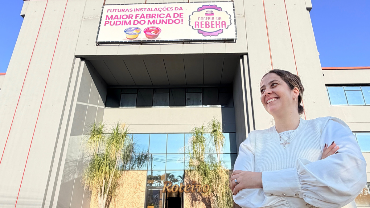 Rebeca Soares em frente à futura sede da Doces da Rebeka em São José dos Campos SJC