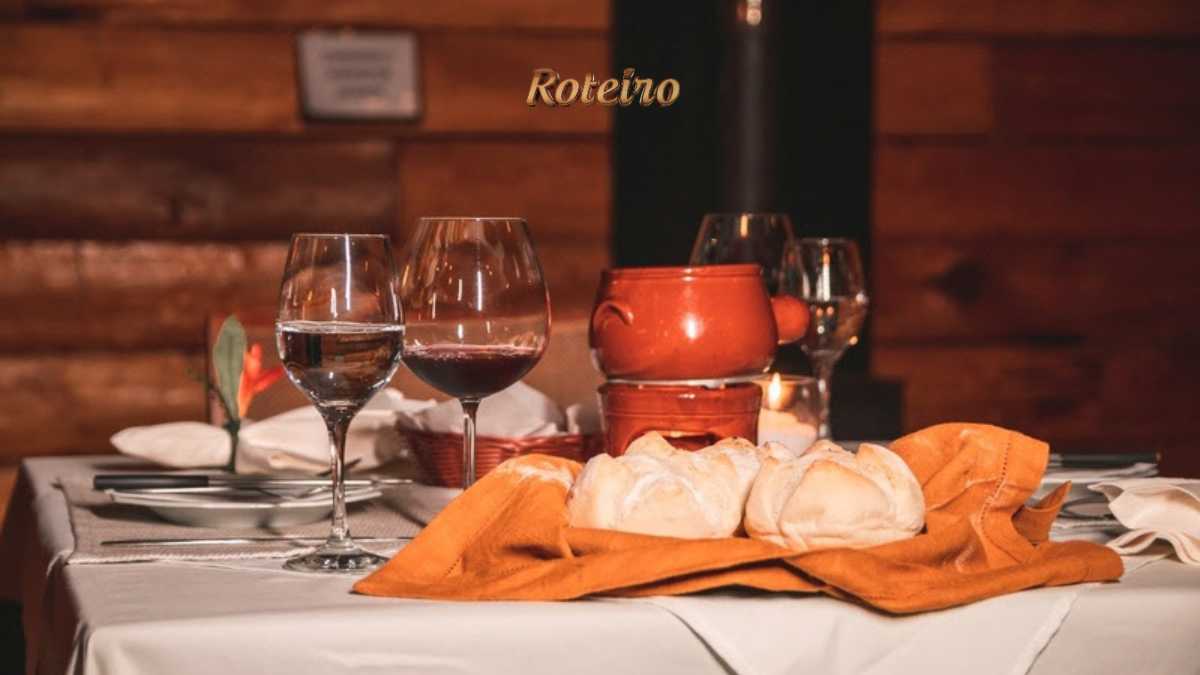 Mesa posta com fondue queijo vinho no restaurante do Hotel Savoy Excellence Campos do Jordão SJC