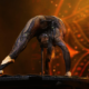 Acrobata em número de contorcionismo no espetáculo Mirage Circus em SJC, São José dos Campos