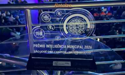 Representantes da Prefeitura de SJC recebem o Prêmio Inteligência Municipal da GeoPixel em São José dos Campos — foto Claudio Vieira PMSJC