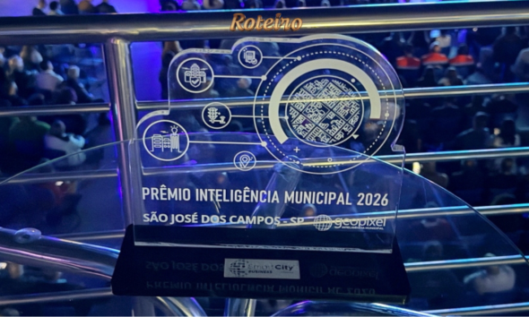 Representantes da Prefeitura de SJC recebem o Prêmio Inteligência Municipal da GeoPixel em São José dos Campos — foto Claudio Vieira PMSJC
