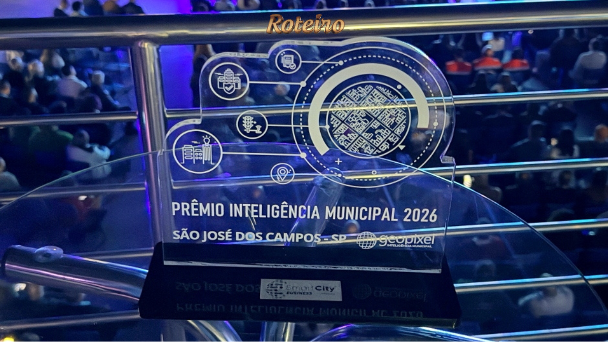 Representantes da Prefeitura de SJC recebem o Prêmio Inteligência Municipal da GeoPixel em São José dos Campos — foto Claudio Vieira PMSJC