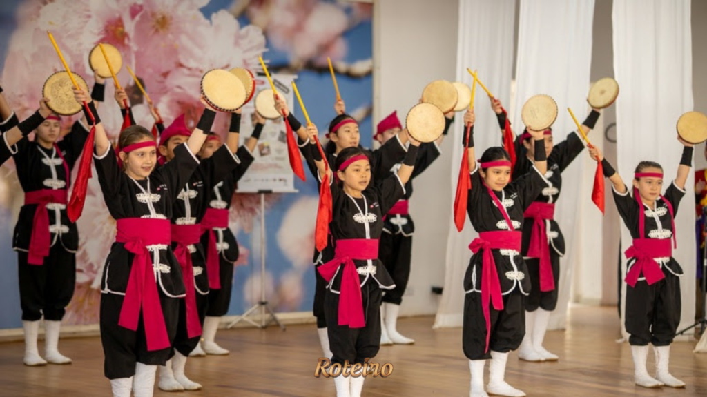 criancas se apresentam no taiko da festa cerejeira campos jordao