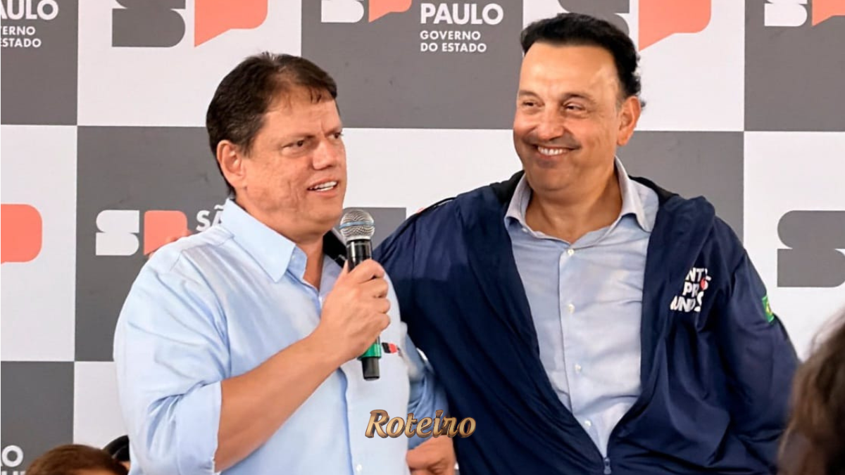 Governador Tarcísio de Freitas e vice Felicio Ramuth na entrega da nova escola estadual em SJC